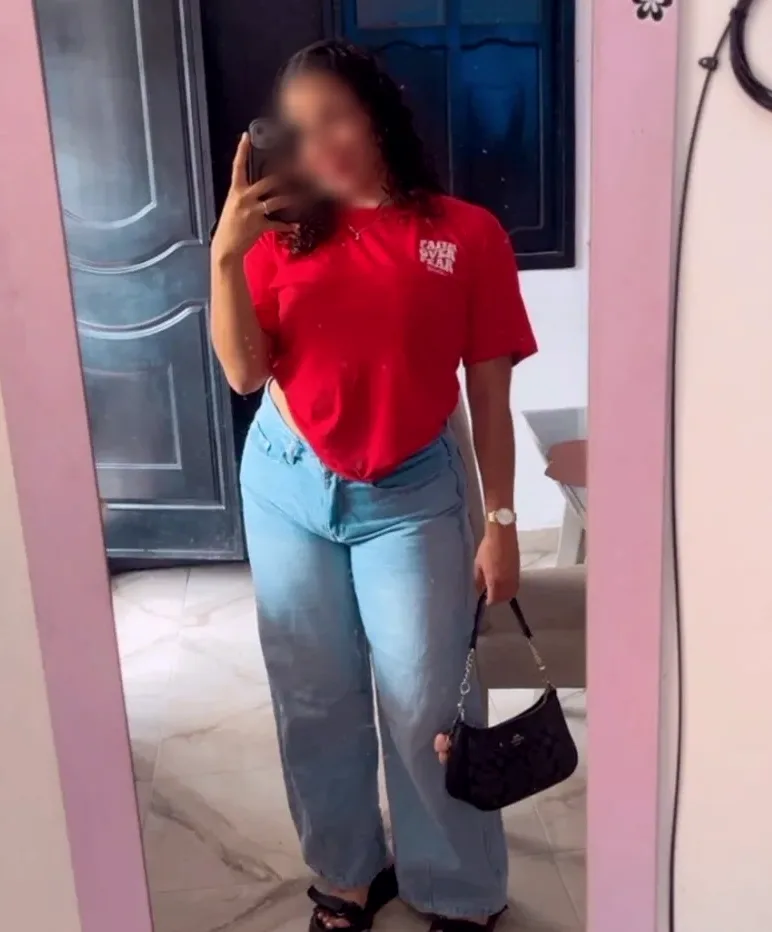 Fiona, 24