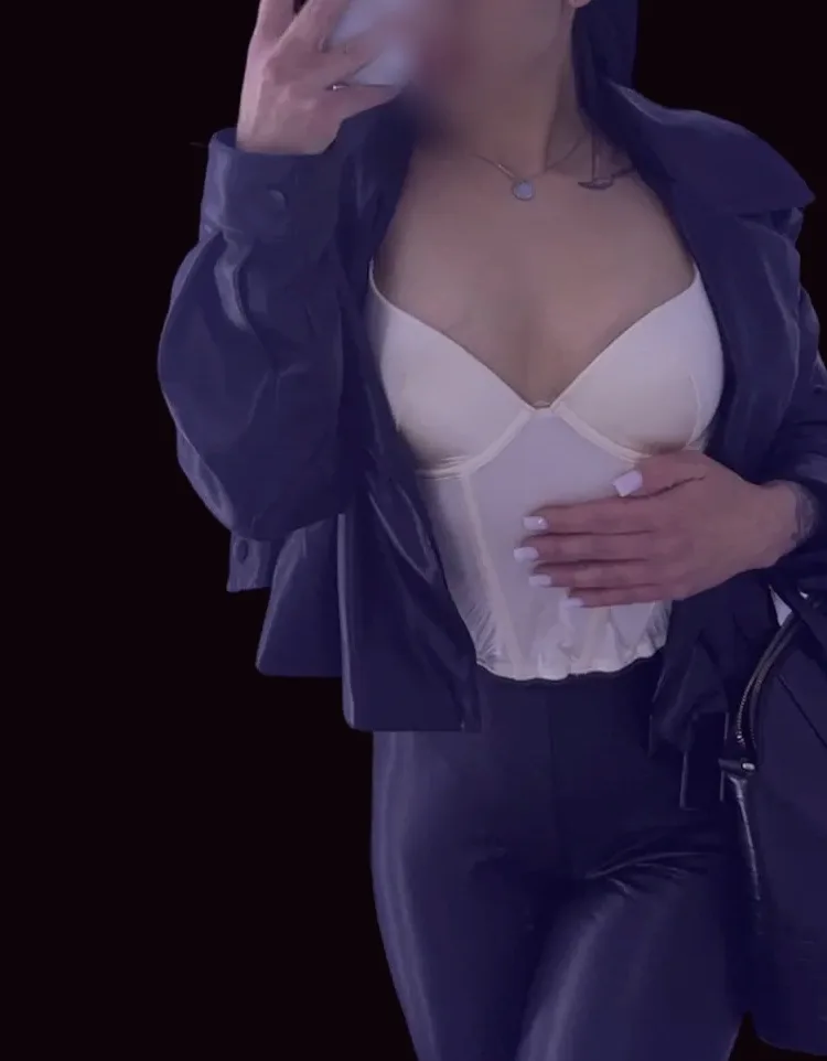 Maja, 24