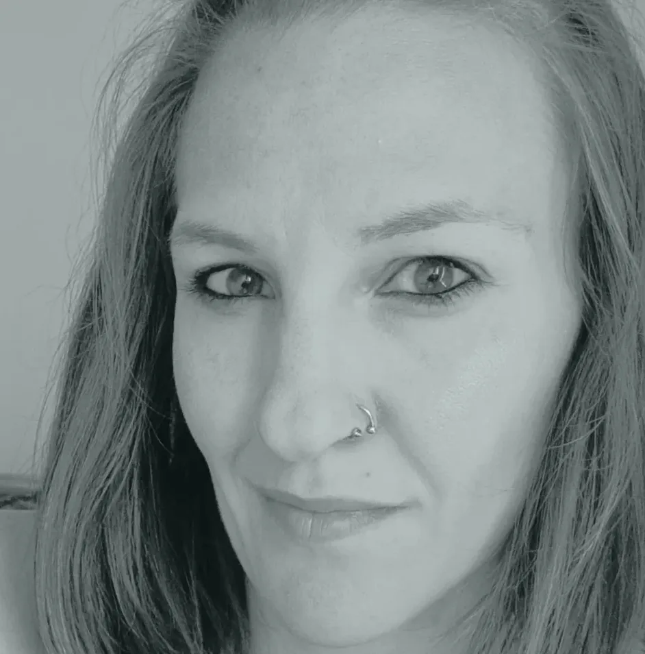 Nina, 38