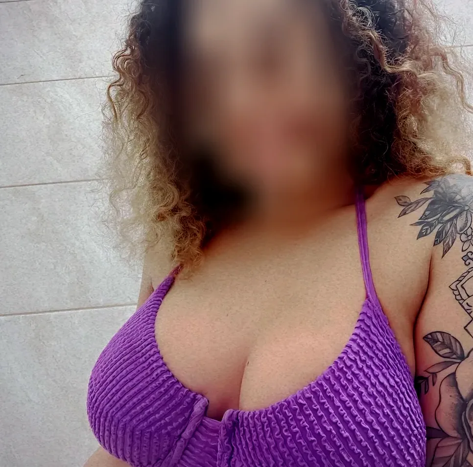 Selma, 32
