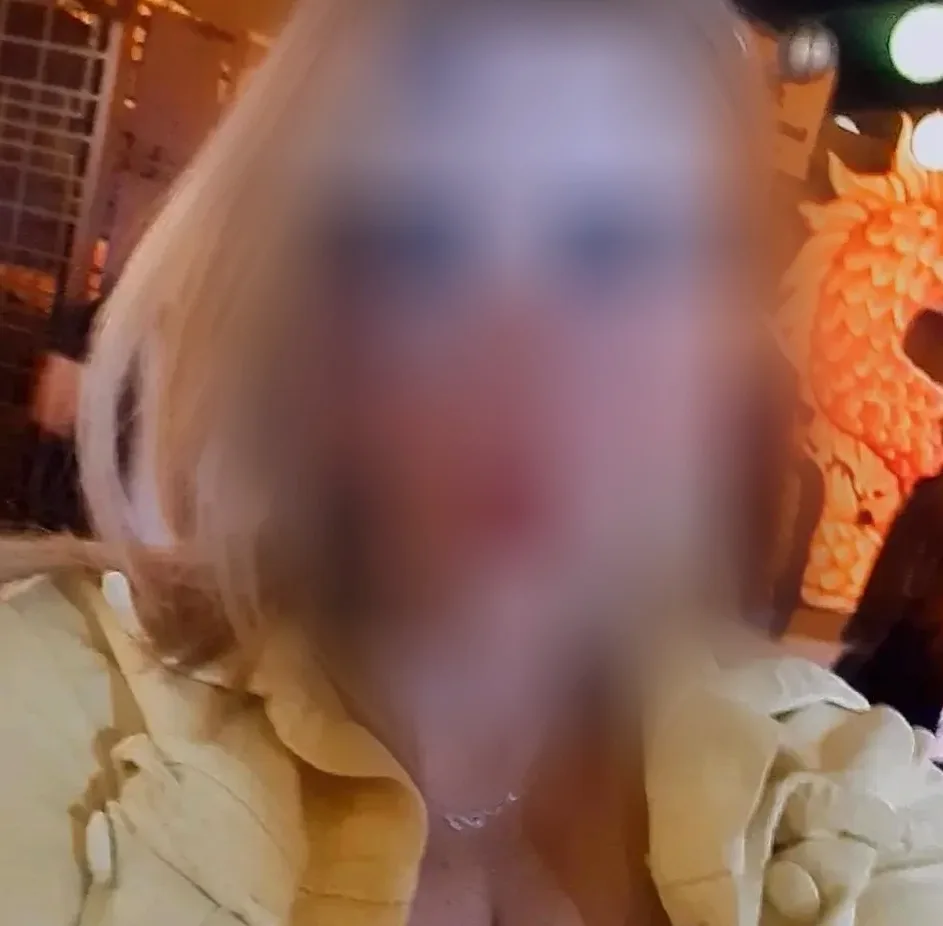 Sophie, 35