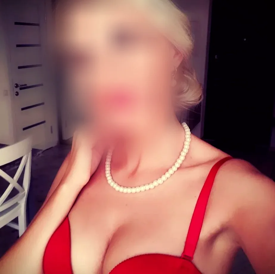 Valentina, 36